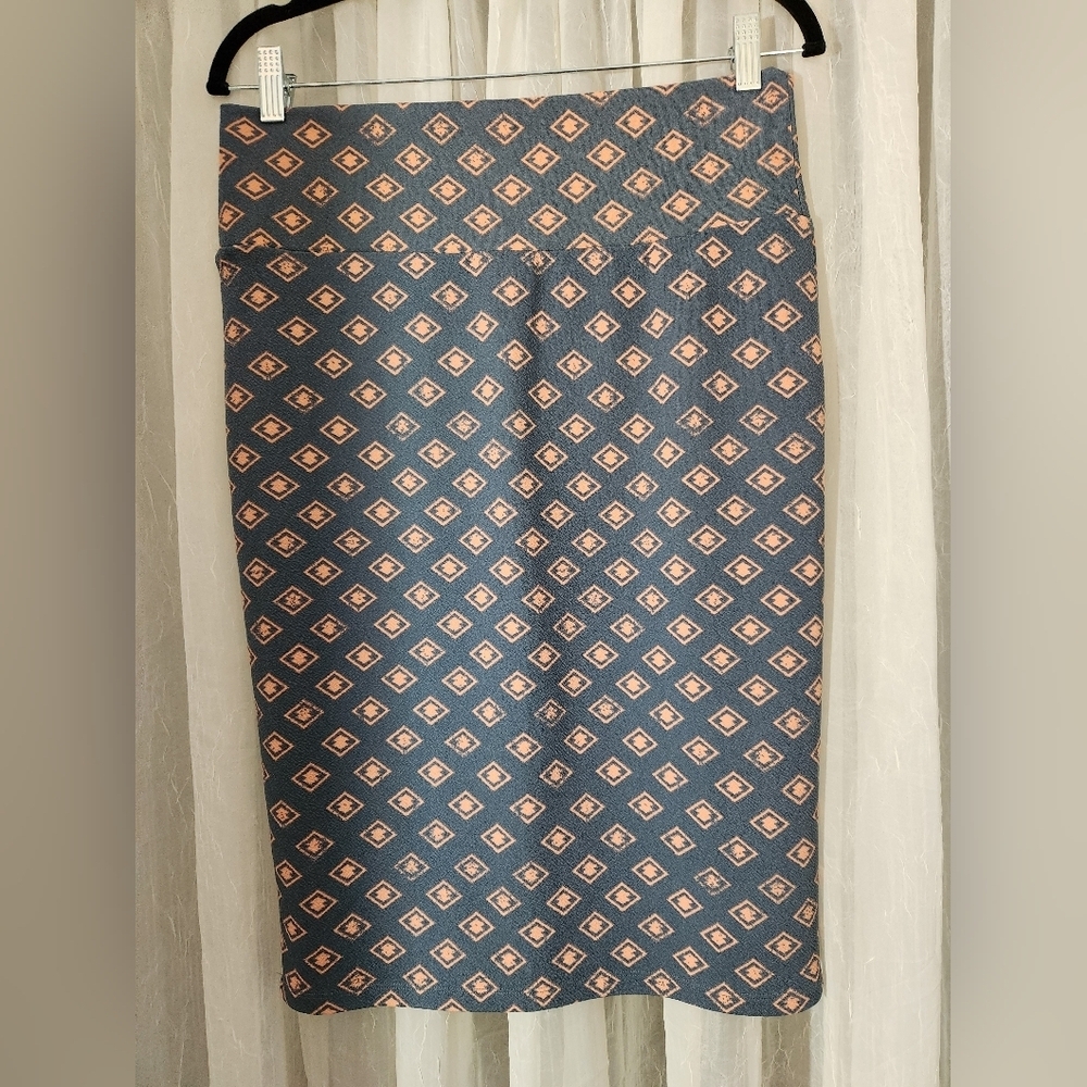 LuLaRoe Pencil Skirt - Gray/Peach Diamond Pattern, Size M, EUC